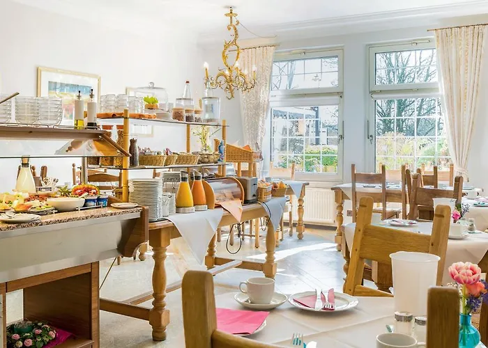 Airport Fashion Hotell 3*